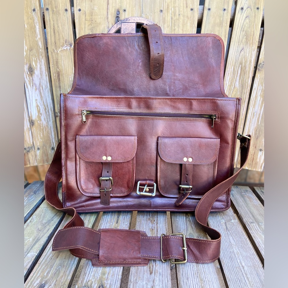 REDUCED!!! 🚨 Vintage Cuero Leather messenger shoulder/laptop/ briefcase bag